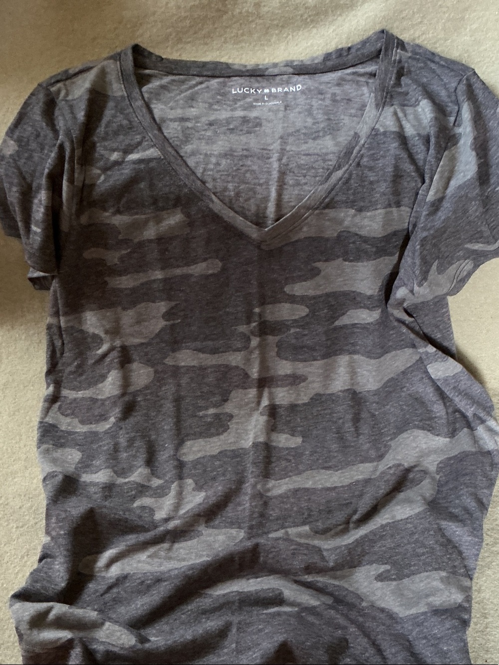 Lucky Brand Charcoal & Gray Camo V-Neck Short Sleeve Tee